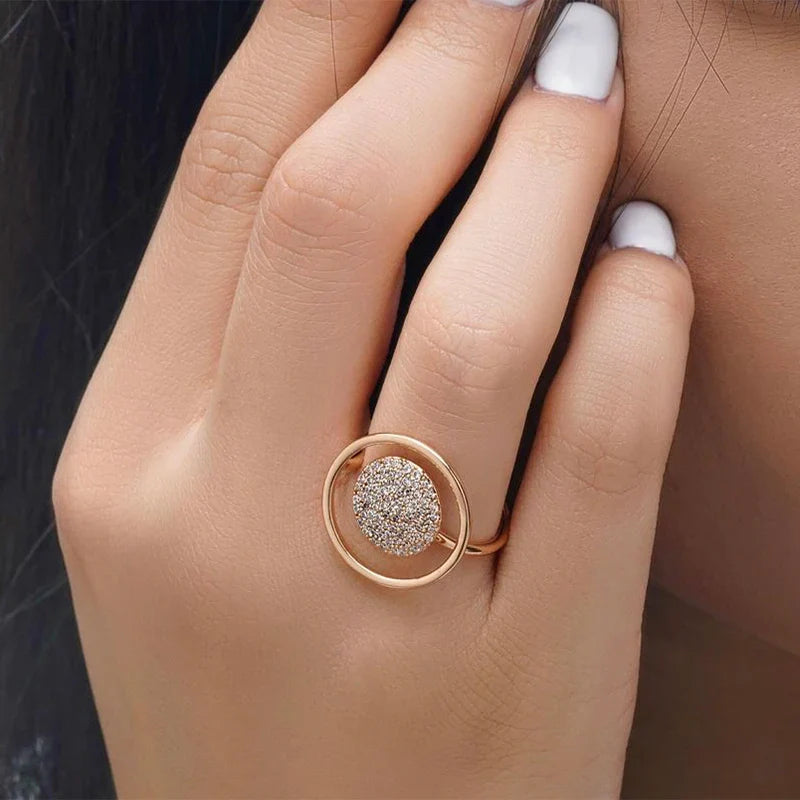 Anillo de dama único con recubrimiento de circonita, oro rosa de 585